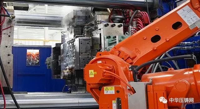 新突破！海天金屬3500T壓鑄機首件重型卡車變速箱殼體下線